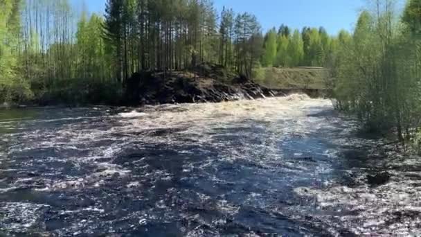 Girvas Vulkan Blev Vattenfall Vid Högvatten Tid Karelen Ryssland — Stockvideo