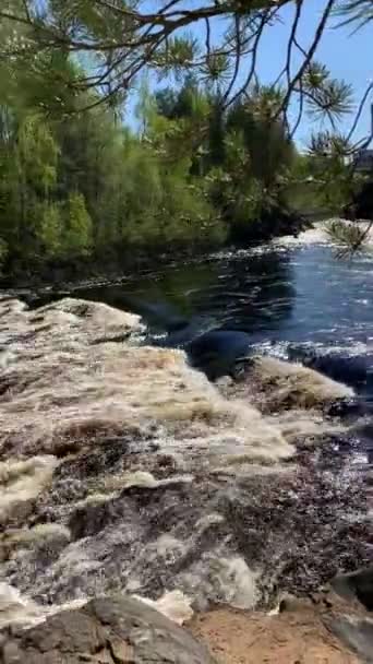 Ηφαίστειο Girvas Έγινε Καταρράκτης Υψηλή Διάρκεια Νερού Στην Καρελία Ρωσία — Αρχείο Βίντεο