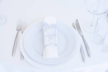 Düğün ziyafeti. Düğün resepsiyonu için masa hazır. 