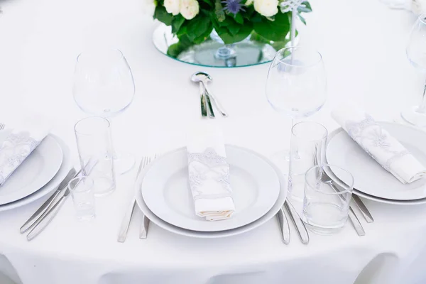 Wedding banquet. Table set for wedding reception — Stock Photo, Image