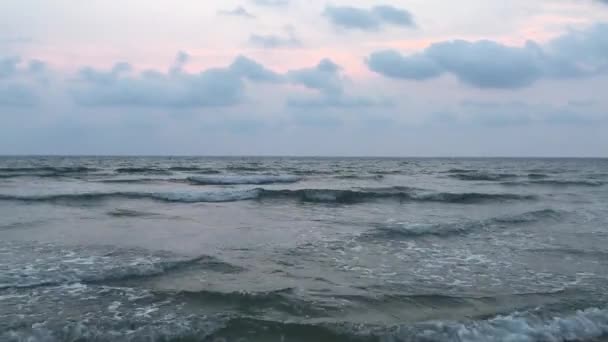 Água e ondas paisagem do mar. Alvorada, pôr-do-sol — Vídeo de Stock