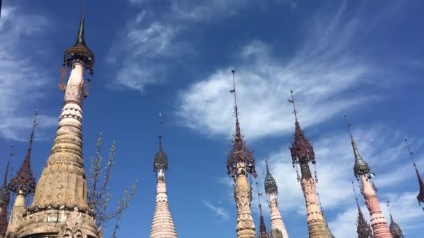 Kupol i det buddhistiska templet, Inle lake, Myanmar. — Stockvideo