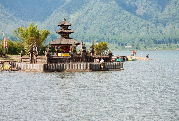 Ναός του ulun Danu στη λίμνη Μπερτάν, Μπαλί, Ινδονησία — Φωτογραφία Αρχείου