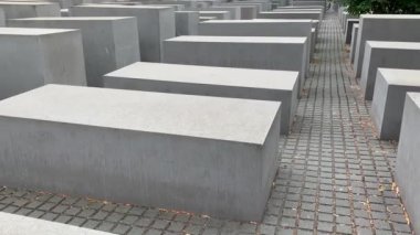 Berlin, Almanya - 16 Temmuz 2109. Berlin Almanya'sında Holokost Anıtı. II. Dünya Savaşı'nda Öldürülen Yahudilerin Anısına