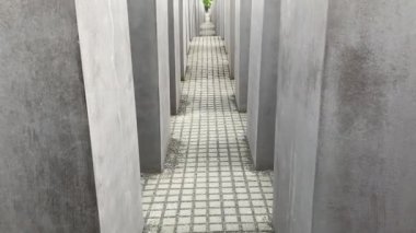 Berlin, Almanya - 16 Temmuz 2109. Berlin Almanya'sında Holokost Anıtı. II. Dünya Savaşı'nda Öldürülen Yahudilerin Anısına