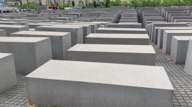 Berlin, Almanya - 16 Temmuz 2109. Berlin Almanya'sında Holokost Anıtı. II. Dünya Savaşı'nda Öldürülen Yahudilerin Anısına