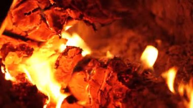 Gece yanan ateş, kamp ateşi şenlik ateşi, Yangın Alevleri