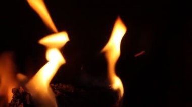 Gece yanan ateş, kamp ateşi şenlik ateşi, Yangın Alevleri
