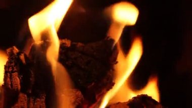 Gece yanan ateş, kamp ateşi şenlik ateşi, Yangın Alevleri