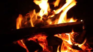 Gece yanan ateş, kamp ateşi şenlik ateşi, Yangın Alevleri