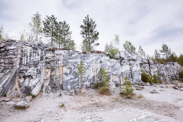 Ruskeala 'daki Mermer Kanyon. Karelia 'daki Sortavala bölgesi