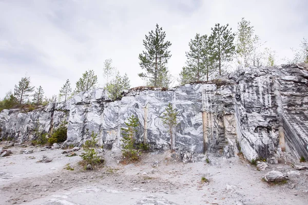 Ruskeala 'daki Mermer Kanyon. Karelia 'daki Sortavala bölgesi