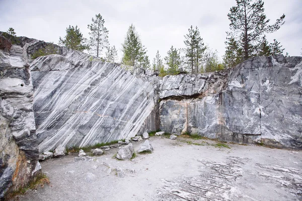 Ruskeala 'daki Mermer Kanyon. Karelia 'daki Sortavala bölgesi