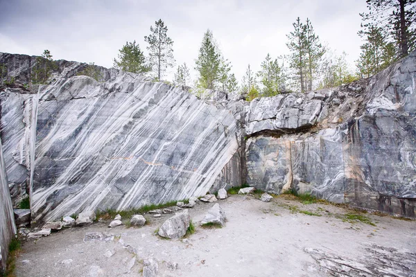 Ruskeala 'daki Mermer Kanyon. Karelia 'daki Sortavala bölgesi