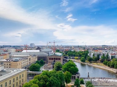 Berlin, Almanya 'nın gökyüzü manzarası. 