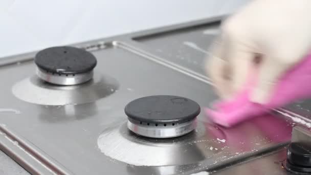 Mujer Limpiando Estufa Cocina Concepto Servicio Doméstico — Vídeo de stock