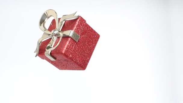 Χριστούγεννα Και Πρωτοχρονιά Κόκκινο Κουτί Περιστρεφόμενη Διακόσμηση Λευκό Φόντο Καλά — Αρχείο Βίντεο