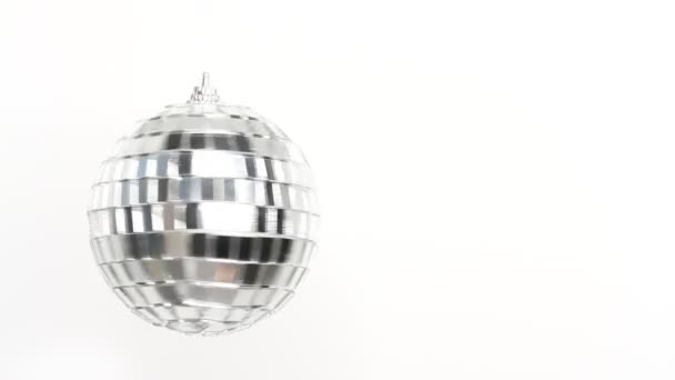 Disco Mirror Ball Spinning Sfondo Bianco — Video Stock