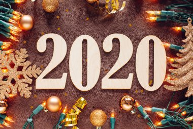 Noel ve Yeni Yıl kompozisyonu. 2020 sembol ve çelenk
