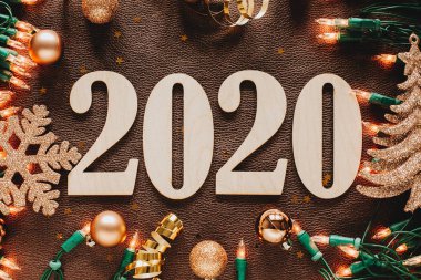 Noel ve Yeni Yıl kompozisyonu. 2020 sembol ve çelenk