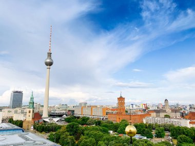 Berlin, Almanya 'nın gökyüzü manzarası. Görünüm: Berliner Dom