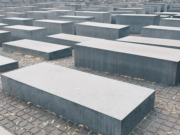 Berlin Almanya 'daki Yahudi Soykırımı Anıtı. 2. Dünya Savaşı 'nda öldürülen Yahudilerin anısına.