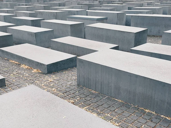 Berlin Almanya 'daki Yahudi Soykırımı Anıtı. 2. Dünya Savaşı 'nda öldürülen Yahudilerin anısına.