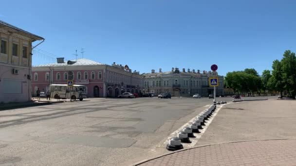 ロシアのヴォルガ川でのイギリスの町の素晴らしい景色 ウグリッチはゴールデンリングの一部です — ストック動画