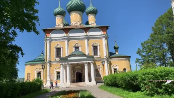 Prachtig Uitzicht Stad Uglich Aan Rivier Wolga Rusland Uglich Een — Stockvideo