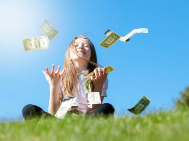 Dolarlı mutlu kız.