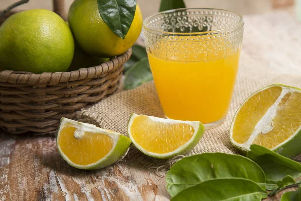 zengin portakal suyu - Citrus sinensis