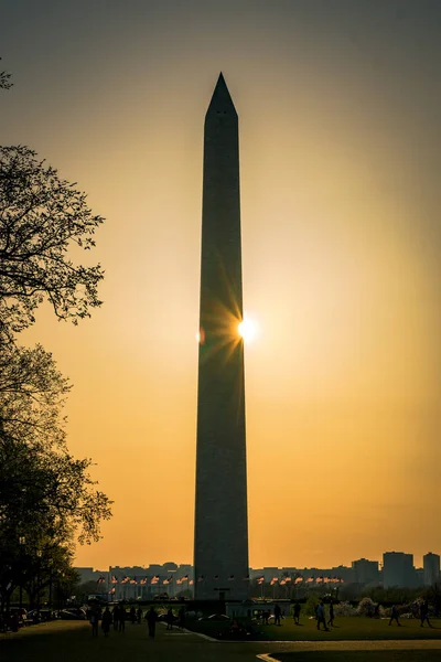 Памятник Вашингтону на Сансет, Вашингтон, апрель — стоковое фото
