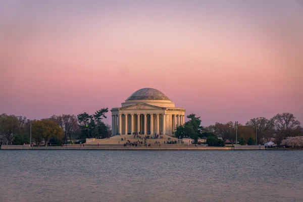 Washington, Dc Cherry Blossom Festivali Jefferson Memorial