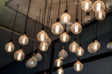 Orada Işık Ampüller Vintage sesi ve gürültü film, fikir, yaratıcı.