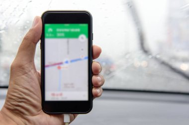 Sürücü eşlemesi internet üzerinden hareket eden telefon içinde arar..