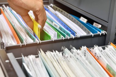 Kişisel Finans belgeleri dosya klasörleriyle