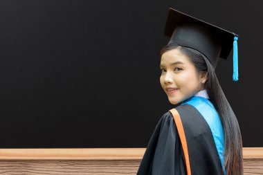 Mezunları sınıfta, kavram eğitim kutlama siyah stand