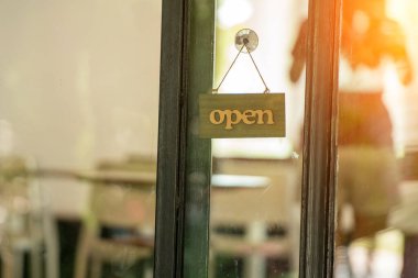 Mağazanın açık etiketi kullanılabilir olacak