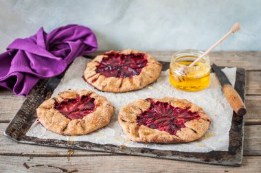 Bal ile Kepekli Erik Galettes