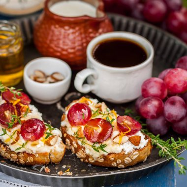 Üzüm Bruschetta Kahvaltı için Servis