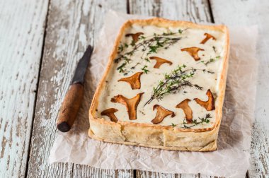 Chanterelle ve Kekik Tart