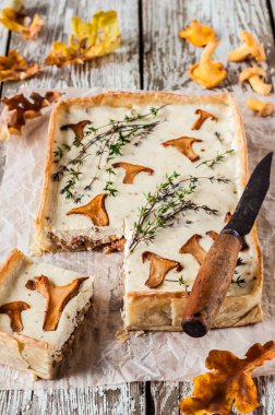 Chanterelle ve Kekik Tart