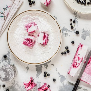 Frenk üzümü girdap marshmallow