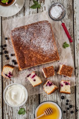 Dilimlenmiş Frenk Üzümlü Kek 