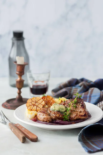 Fried Pork with Herb Butter and Mashed Potatoes — Stock Photo, Image