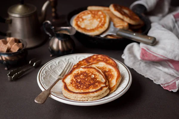 Flauschige Vollkornpfannkuchen — Stockfoto