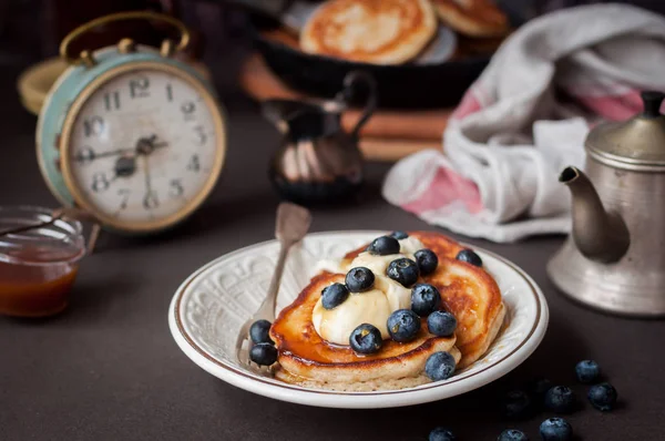 Pfannkuchen mit Mascarpone und Blaubeeren — Stockfoto