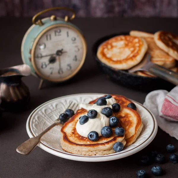 Pancakes with Mascarpone and Blueberries — Stock Photo, Image