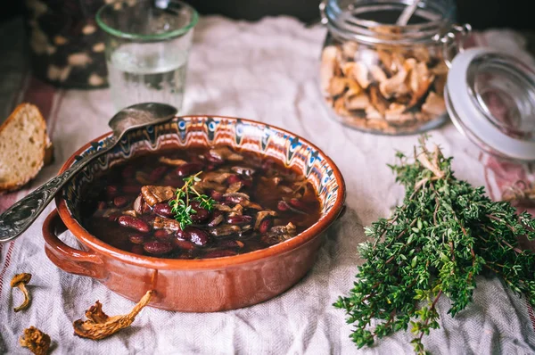 Wild champignon og nyrebønnesuppe - Stock-foto