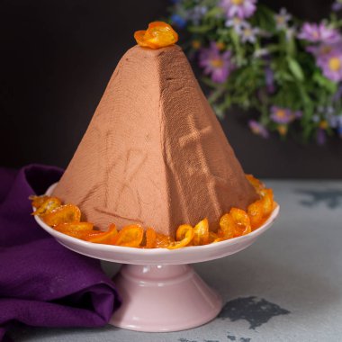 Paskalya Çikolatalı Kuark Tatlısı, Paskha